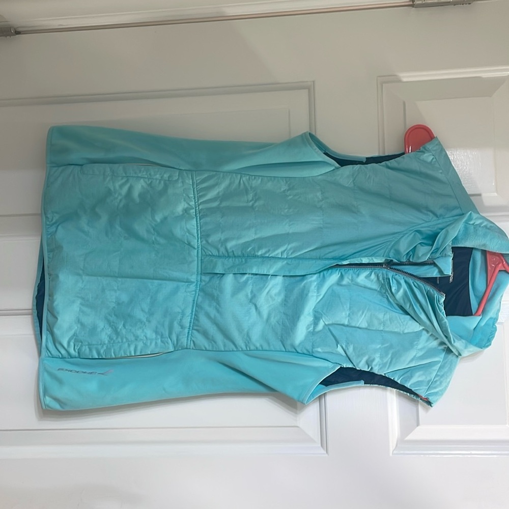 Thin quilted running vest.